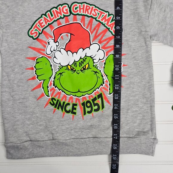 The Grinch Stealing Christmas Grey Graphic Print Hoodie Kids Size 6 NWT - Picture 9 of 9